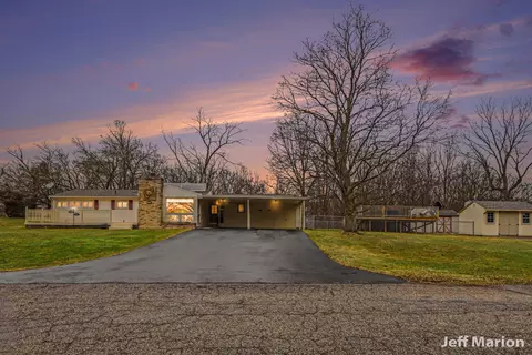 510 W Fargo St, Ionia, MI 48846