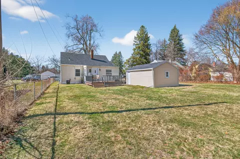 Exterior - 705 Varden Dr, Jackson, MI 49202 photo 3 of 6