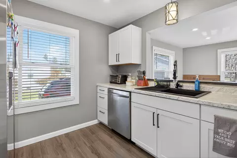Kitchen - 705 Varden Dr, Jackson, MI 49202 photo 2 of 4