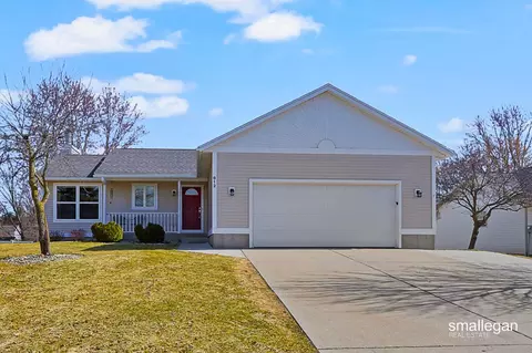 812 N Valley Ave, Fremont, MI 49412