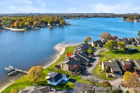 15762 Prospect Point Dr, Spring Lake, MI 49456