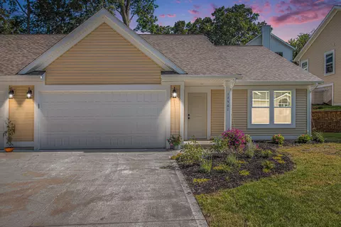 17561 Beechwood Lane Ln #6, Spring Lake, MI 49456
