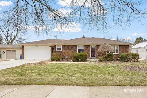 1736 Woodcliff Ave SE, Grand Rapids, MI 49506