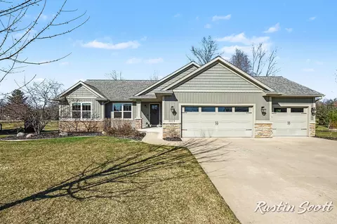 5573 Stanton Woods Dr, Hudsonville, MI 49426