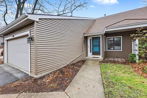 6615 Bella Vista Dr NE, Rockford, MI 49341