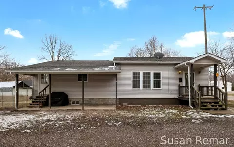 212 Mill St, Ionia, MI 48846