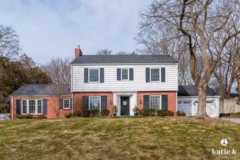 2437 Elmwood Dr SE, Grand Rapids, MI 49506