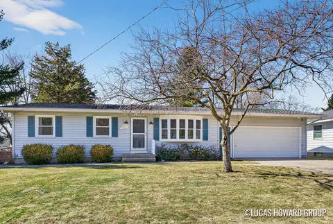 3825 Jupiter Ave NE, Grand Rapids, MI 49525