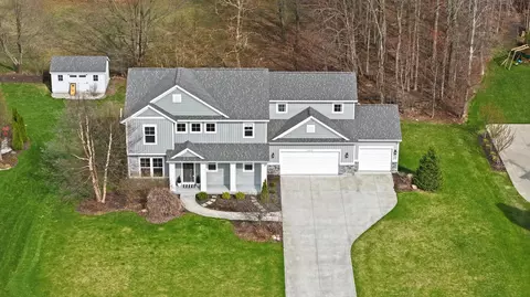 6342 Eaglewood Dr, Hudsonville, MI 49426
