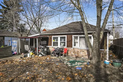 7559 Toepfer Rd, Warren, MI 48091