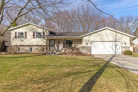 1335 Sierra Ave NW, Grand Rapids, MI 49534
