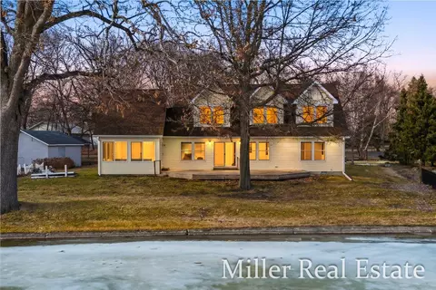 4029 Grandview Dr, Shelbyville, MI 49344