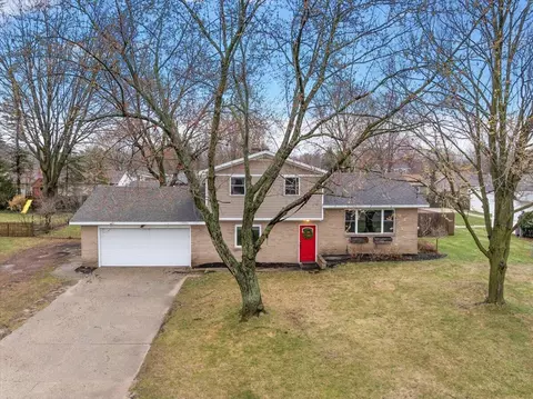 7458 Coconut Dr, Jenison, MI 49428