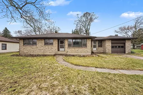 896 Bailey Park Dr NE, Grand Rapids, MI 49525