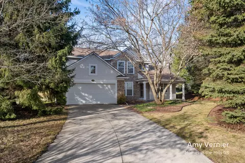 2755 Arbor Chase Dr NE, Grand Rapids, MI 49525