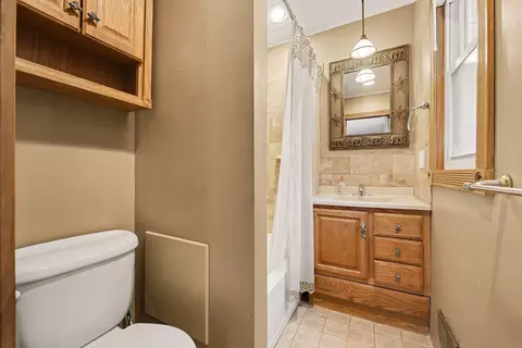 Bath - 5505 Fulton St NE, Ada, MI 49301 photo 2 of 3