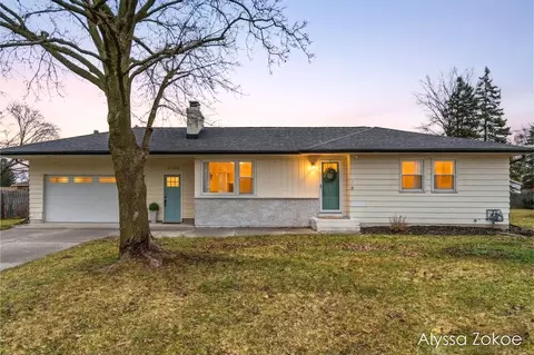 6566 Cherrywood Ave, Jenison, MI 49428