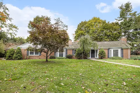 1734 Embury Rd, Kalamazoo, MI 49008