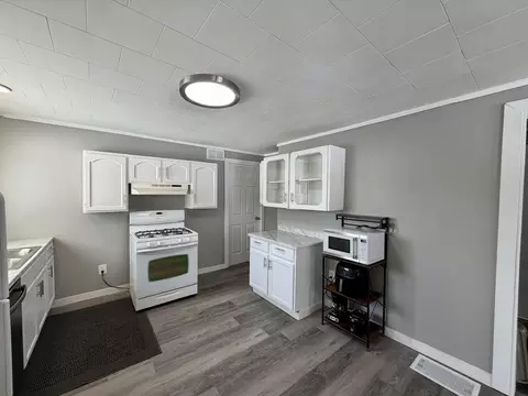 Kitchen - 2995 W Byron St, Baldwin, MI 49304 photo 2 of 3