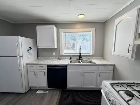Kitchen - 2995 W Byron St, Baldwin, MI 49304 photo 3 of 3