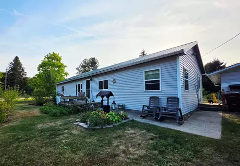 14 S 5th St, Morley, MI 49336