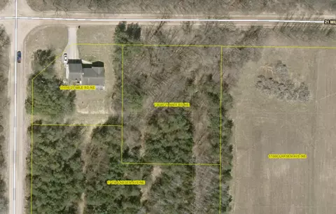 13644 21 Mile Rd, Gowen, MI 49326