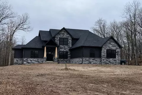 9939 White Tail Dr, Saline, MI 48176