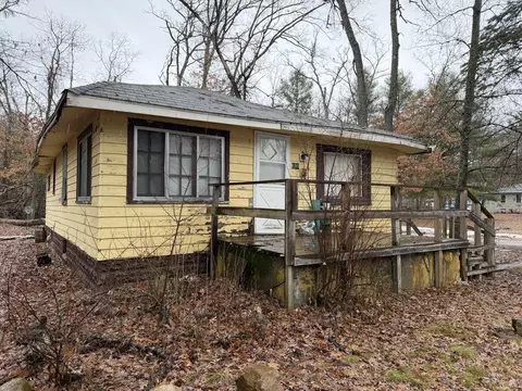 690 Essex Dr, Idlewild, MI 49642