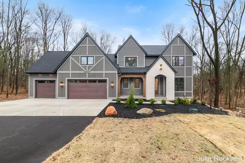 3727 Buttrick Ave SE, Ada, MI 49301