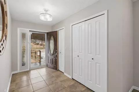 Entry Way - 265 Indian Trl, Munith, MI 49259 photo 1 of 1
