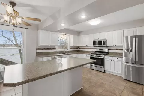 Kitchen - 265 Indian Trl, Munith, MI 49259 photo 2 of 2