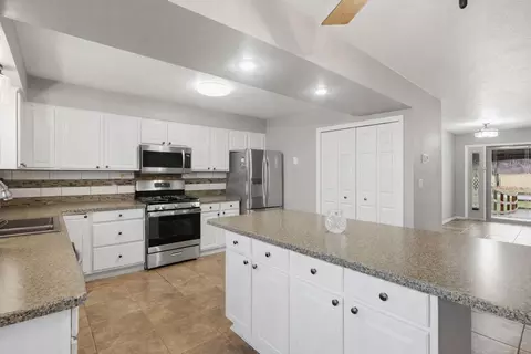 Kitchen - 265 Indian Trl, Munith, MI 49259 photo 1 of 2