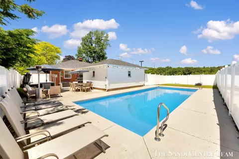 1508 Wisconsin St, Grand Haven, MI 49417