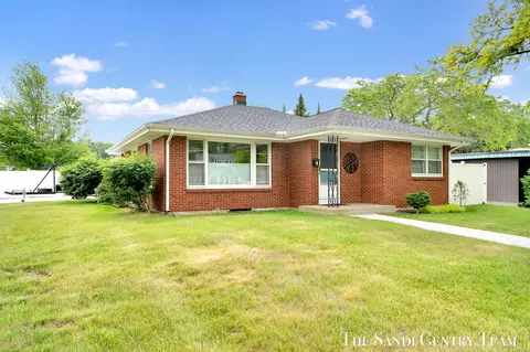 1508 Wisconsin St, Grand Haven, MI 49417
