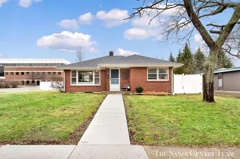 1508 Wisconsin St, Grand Haven, MI 49417