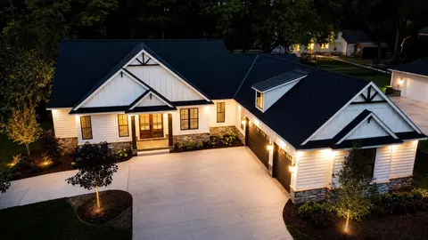 5615 Old Orchard Trl, Orchard Lake, MI 48324
