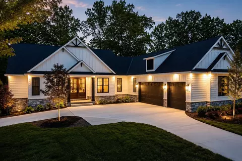 5615 Old Orchard Trl, Orchard Lake, MI 48324