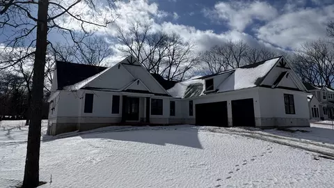 5615 Old Orchard Trl, Orchard Lake, MI 48324