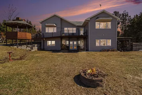 4745 S Lakeshore Dr, Ludington, MI 49431
