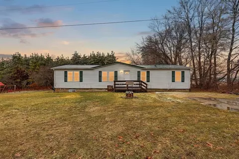 9300 E Hillis Rd, Vestaburg, MI 48891
