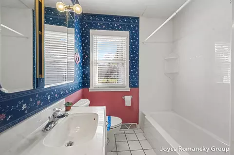 Bath - 503 W Gilson St, Edmore, MI 48829 photo 1 of 3