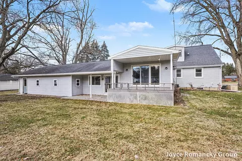 Exterior - 503 W Gilson St, Edmore, MI 48829 photo 4 of 6