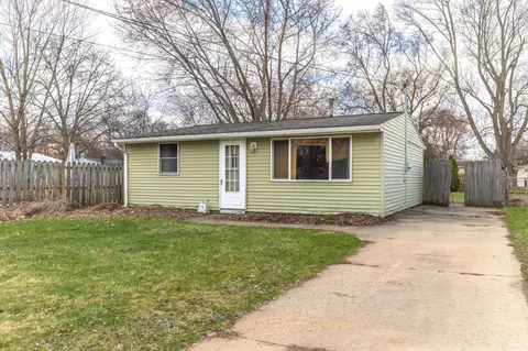241 N 26th St, Springfield, MI 49037