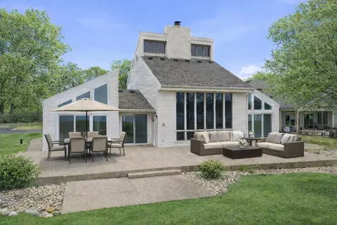 7738 N Indian Lake Dr, Scotts, MI 49088