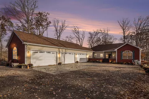7907 Ruble Dr, Delton, MI 49046