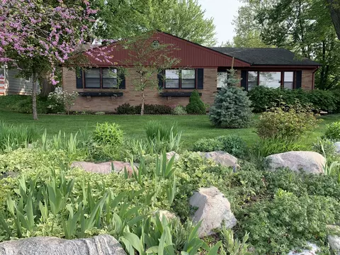 694 68th St SW, Byron Center, MI 49315