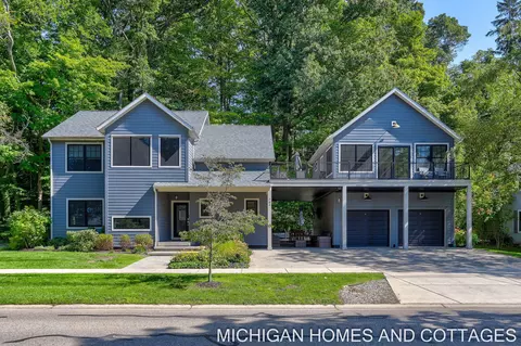 702 Lake St, Saugatuck, MI 49453