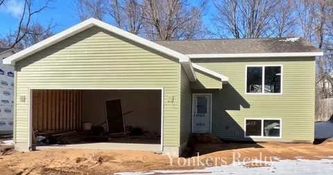 216 Leonard St, Belding, MI 48809