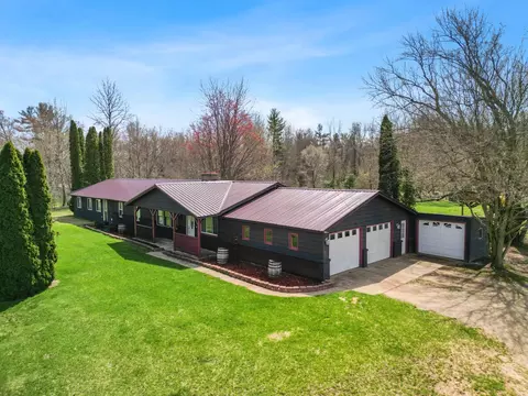 500 E 136th St, Grant, MI 49327