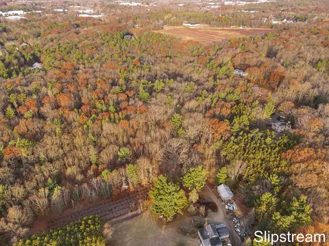 18651 W Spring Lake Rd, Spring Lake, MI 49456